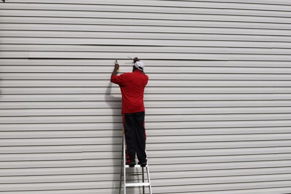 Cost of Loose Siding Repair in Monroe Township