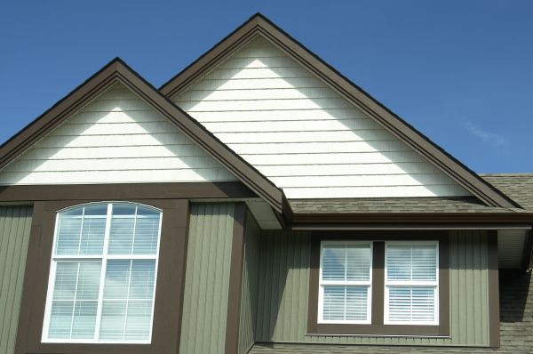 Cost of Vertical Vinyl Siding Repair in Monroe Township
